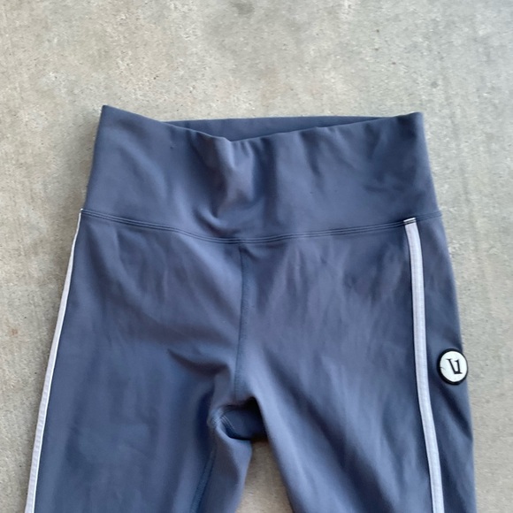 Vuori Track Leggings in a blue-gray color - Picture 4 of 8